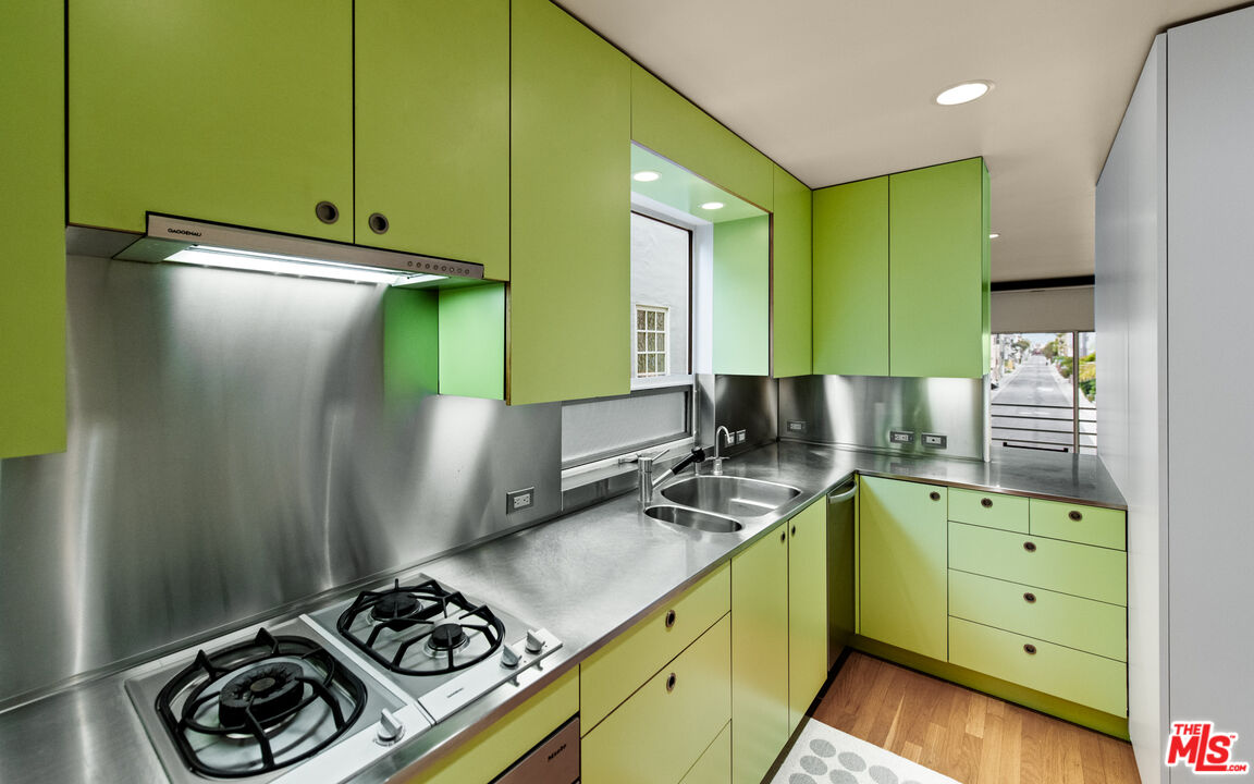 110 Topsail Mall Marina del Rey, CA 90292 - Photo 6 of 39 a kitchen with a refrigerator and a stove