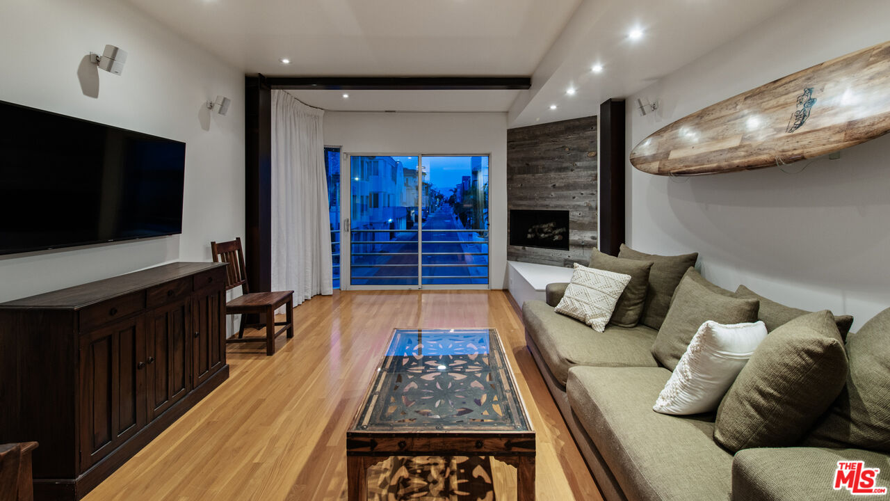 110 Topsail Mall Marina del Rey, CA 90292 - Photo 10 of 39 a living room with furniture and a flat screen tv