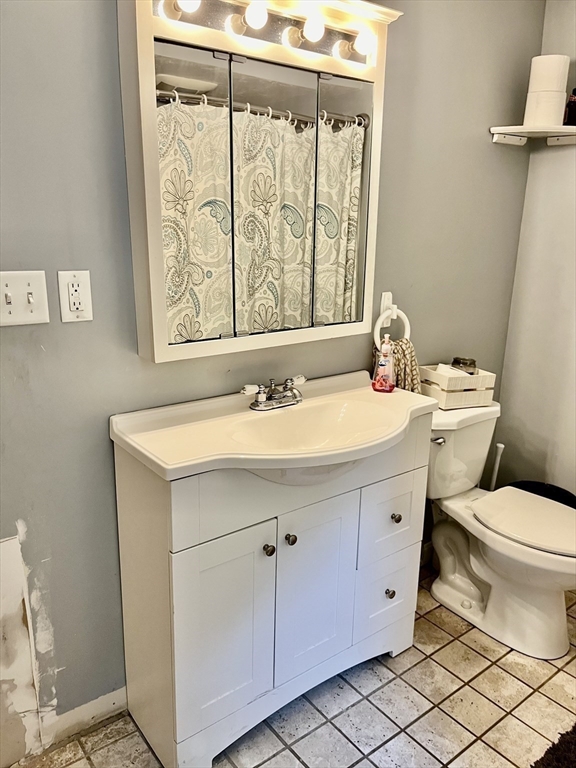 383 Mendon Street Uxbridge, MA 01569 - Photo 11 of 25