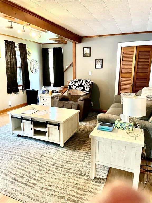 383 Mendon Street Uxbridge, MA 01569 - Photo 3 of 25