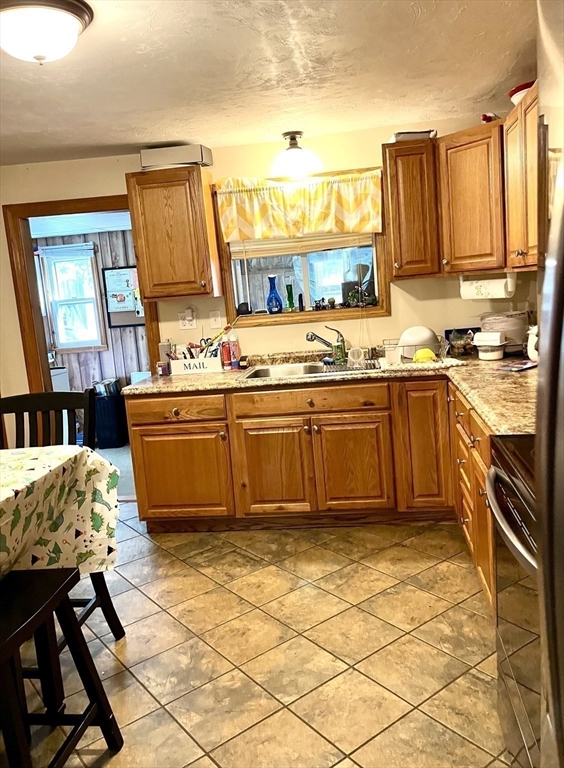 383 Mendon Street Uxbridge, MA 01569 - Photo 7 of 25