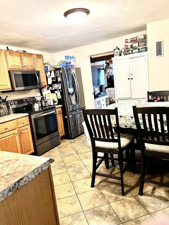 383 Mendon Street Uxbridge, MA 01569 - Photo 8 of 25