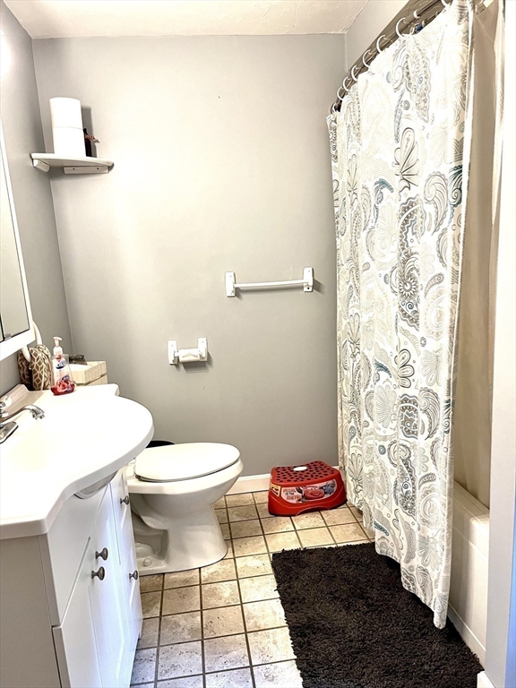 383 Mendon Street Uxbridge, MA 01569 - Photo 10 of 25