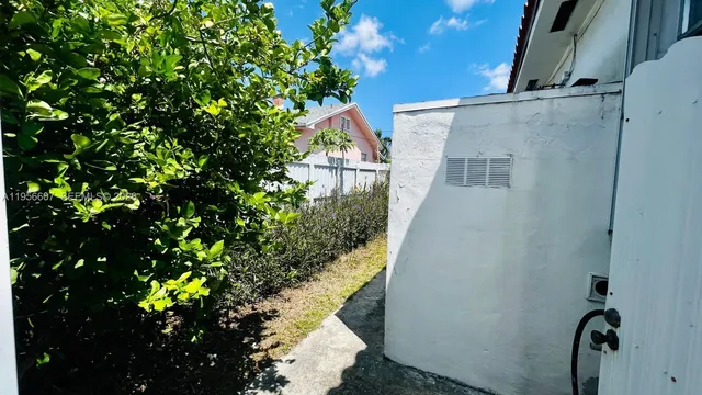 $2,200 | 3667 Northwest 5th Street, Unit 3667, Miami, FL 33125