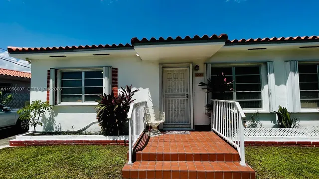 $2,200 | 3667 Northwest 5th Street, Unit 3667, Miami, FL 33125