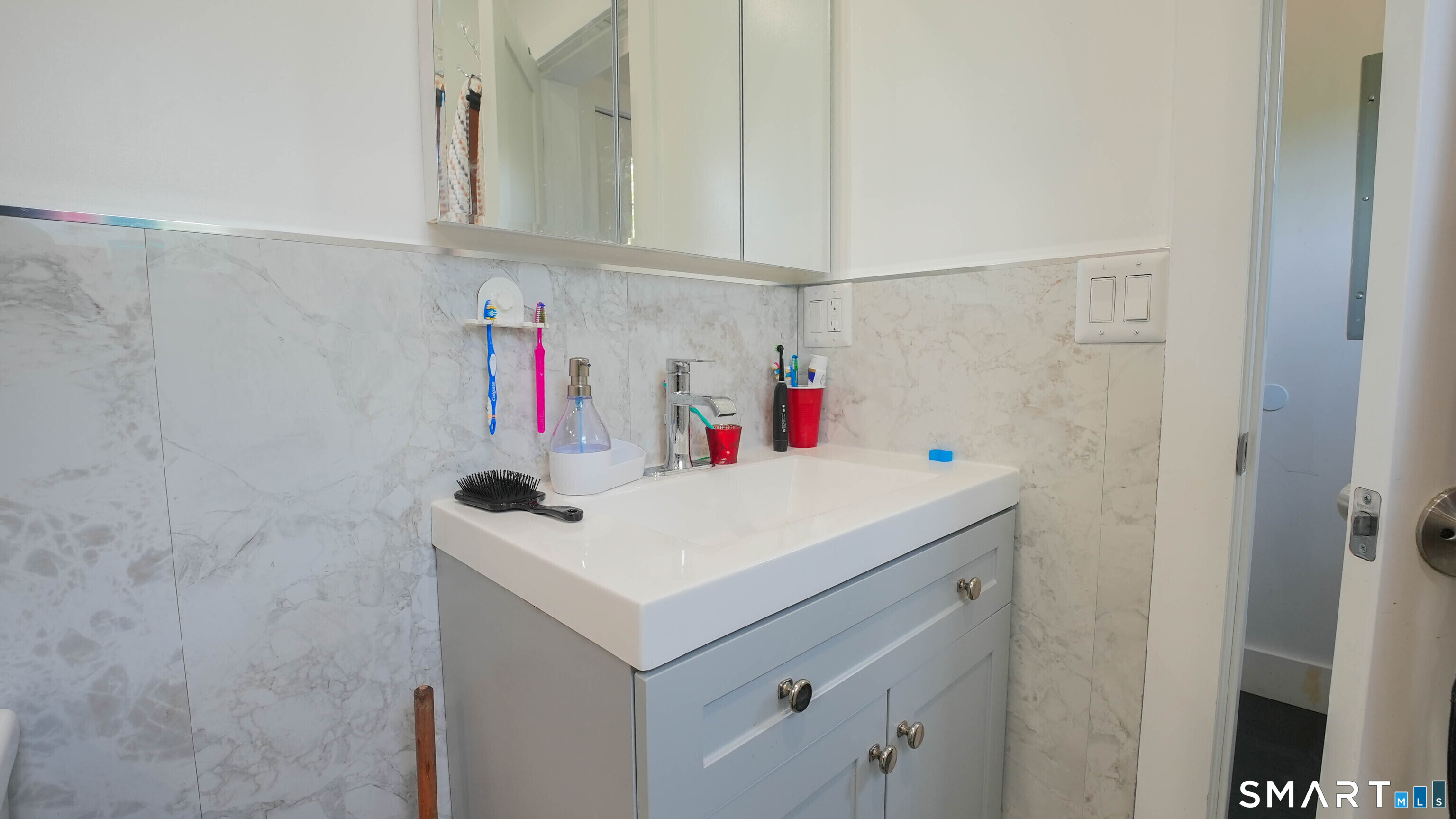 849 Frost Road Waterbury, CT 06705 - Photo 16 of 36 Gallery Image 16