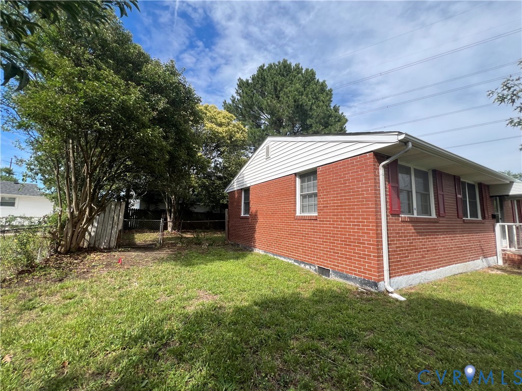 1403 Algona Road Chesapeake, VA 23324 - Photo 6 of 39 Brick exterior with white siding accents and a pit