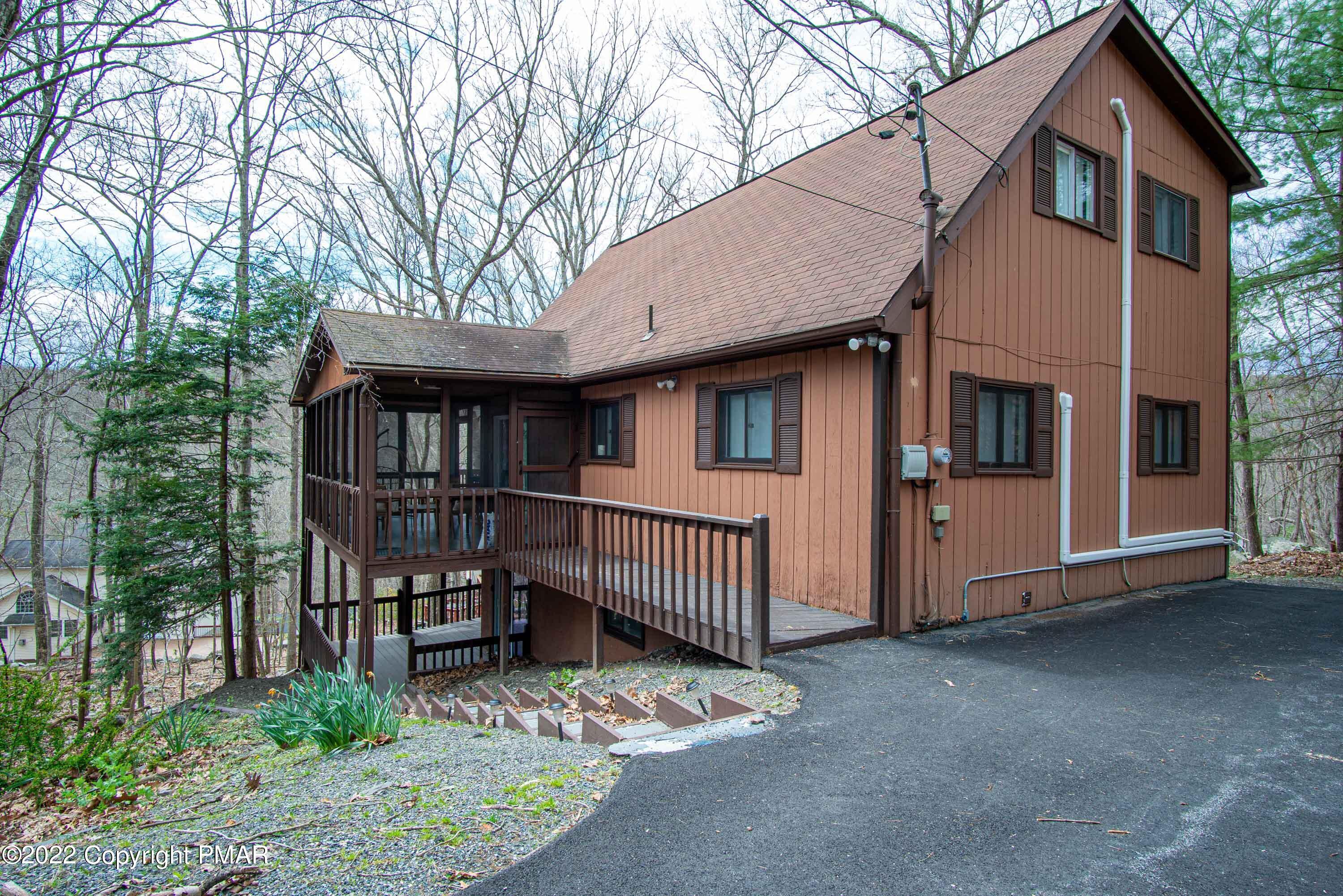125 Edinburgh Road Bushkill, PA 18324 - Photo 1 of 64 a front view of a house with garden