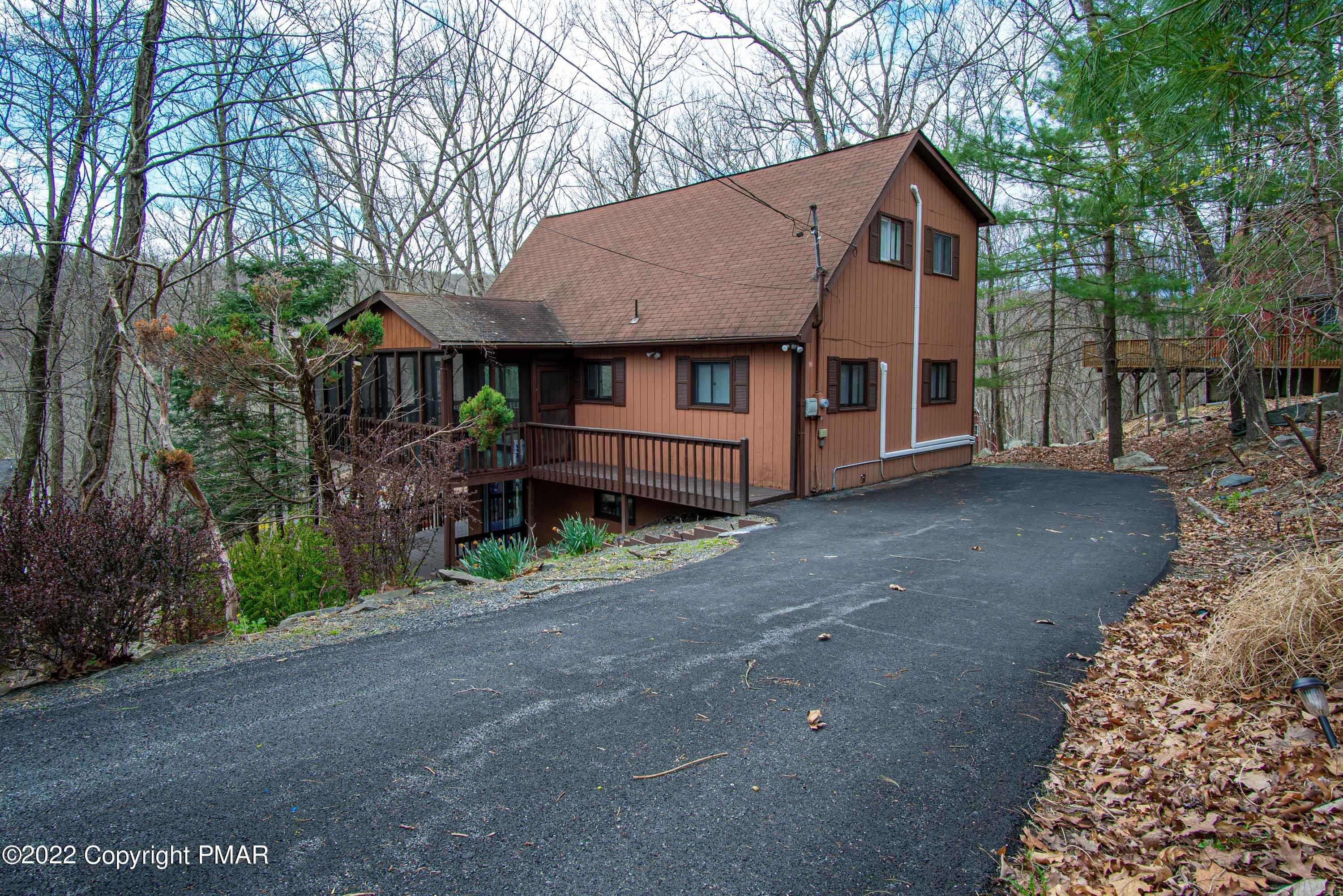 125 Edinburgh Road Bushkill, PA 18324 - Photo 2 of 64 a front view of a house with garden