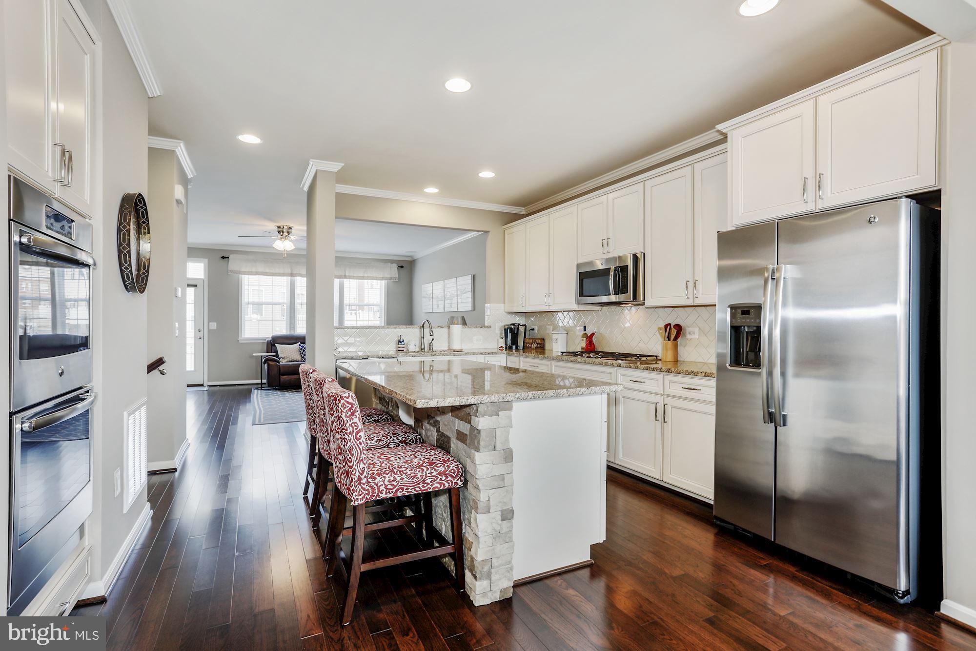 16004 Madison Ridge Place Gainesville, VA 20155 - Photo 14 of 49 Kitchen - Main Living Room