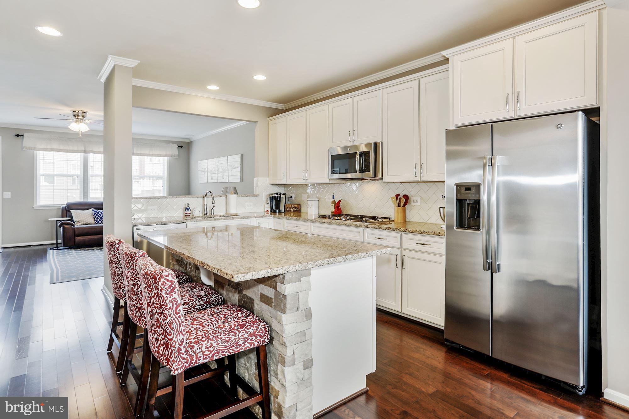 16004 Madison Ridge Place Gainesville, VA 20155 - Photo 15 of 49 Kitchen - Main Living Room
