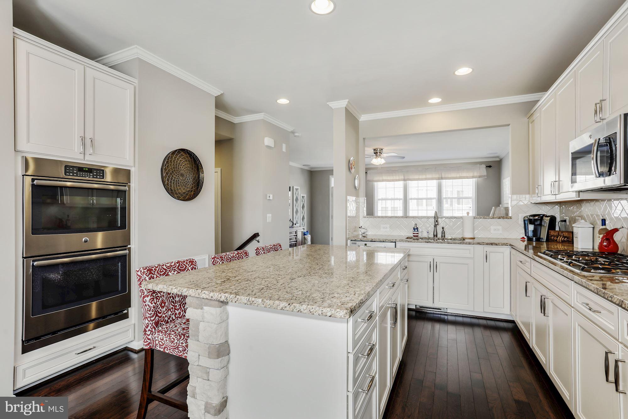 16004 Madison Ridge Place Gainesville, VA 20155 - Photo 16 of 49 Kitchen