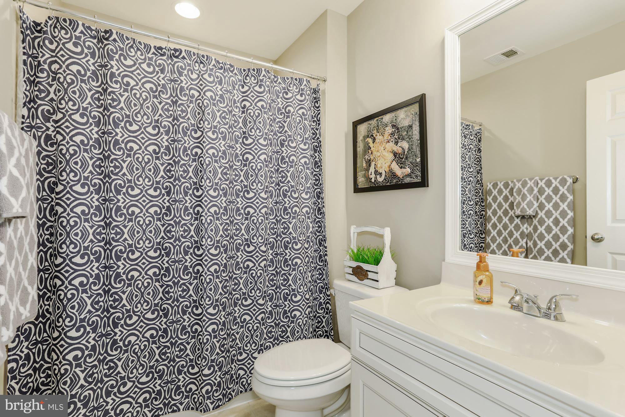16004 Madison Ridge Place Gainesville, VA 20155 - Photo 10 of 49 First Level Full Bath