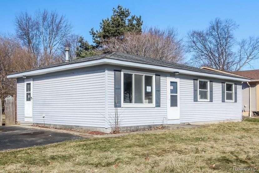 3190 Eastern Avenue Rochester, MI 48307 - Photo 2 of 25 002-5364304-small.jpg