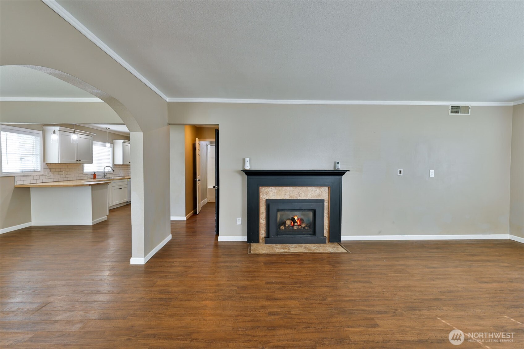 2621 Sumner Avenue Hoquiam, WA 98550 - Photo 4 of 33