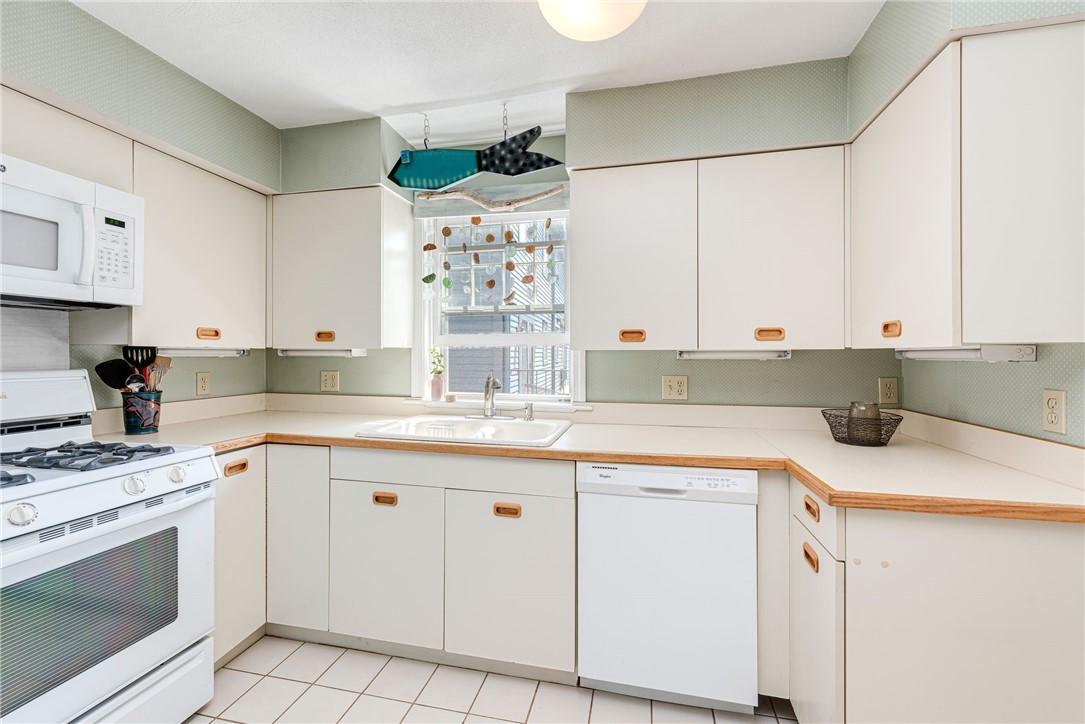 93 Mill Street, Unit B Newport, RI 02840 - Photo 11 of 33 Kitchen