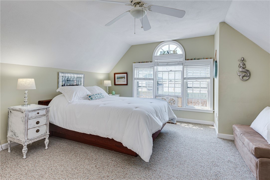93 Mill Street, Unit B Newport, RI 02840 - Photo 20 of 33 3 of 3 Bedrooms, queen, ensuite bath 3rd floor