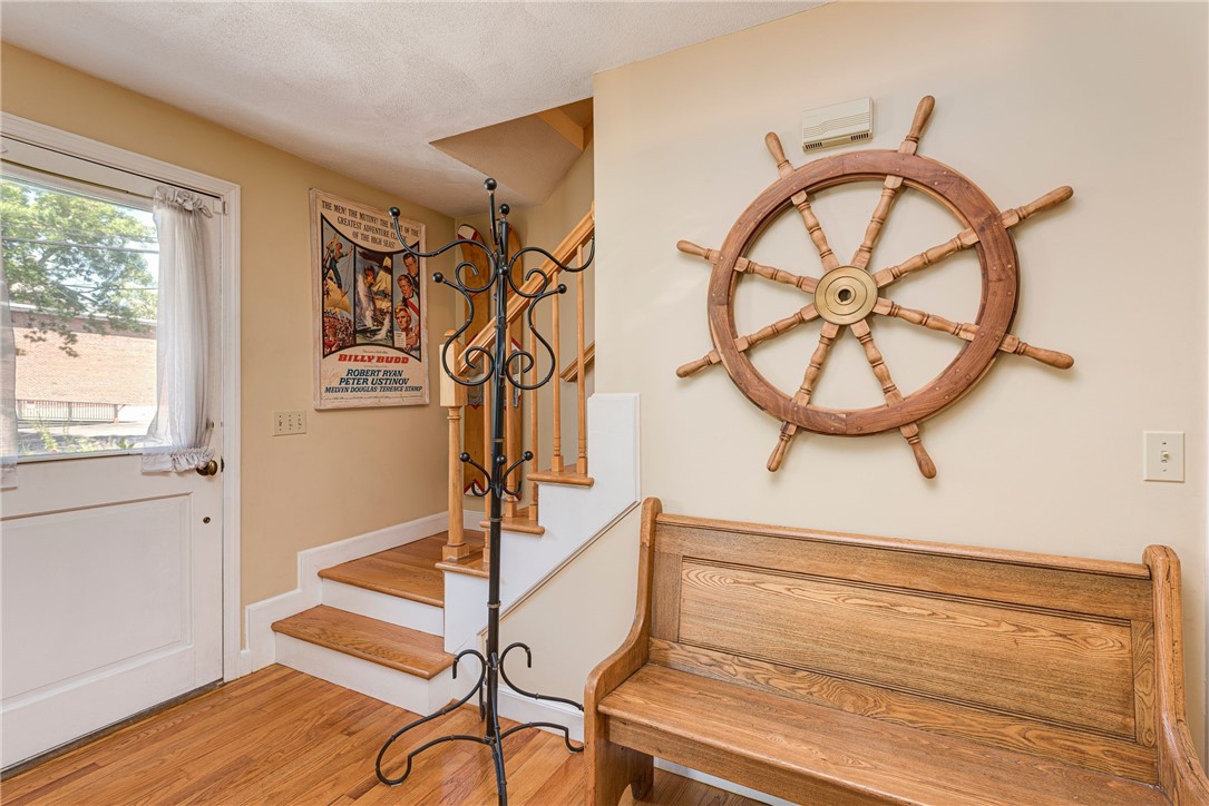 93 Mill Street, Unit B Newport, RI 02840 - Photo 24 of 33 Entry