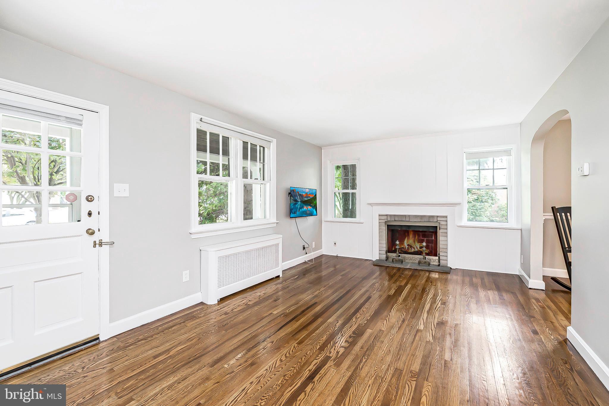 1300 Leedom Road Havertown, PA 19083 - Photo 5 of 56 Living Room
