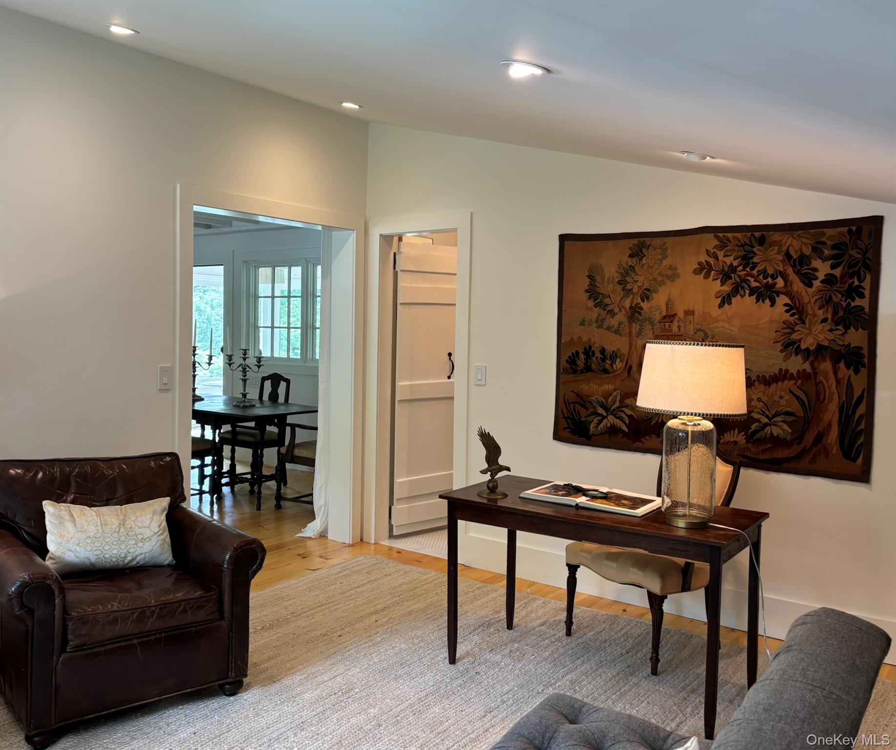 38 A Creemer Road Armonk, NY 10504 - Photo 11 of 23 The full bath adjoins the den/office, perfect for guests.