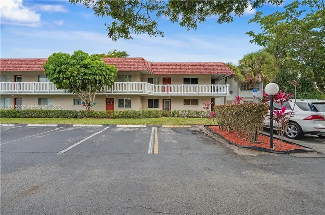 $1,795 | 3501 Inverrary Drive, Unit 204, Lauderhill, FL 33319