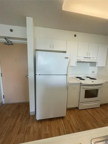 $2,200 | 3009 Ala Makahala Place, Unit 1412, Honolulu, HI 96818