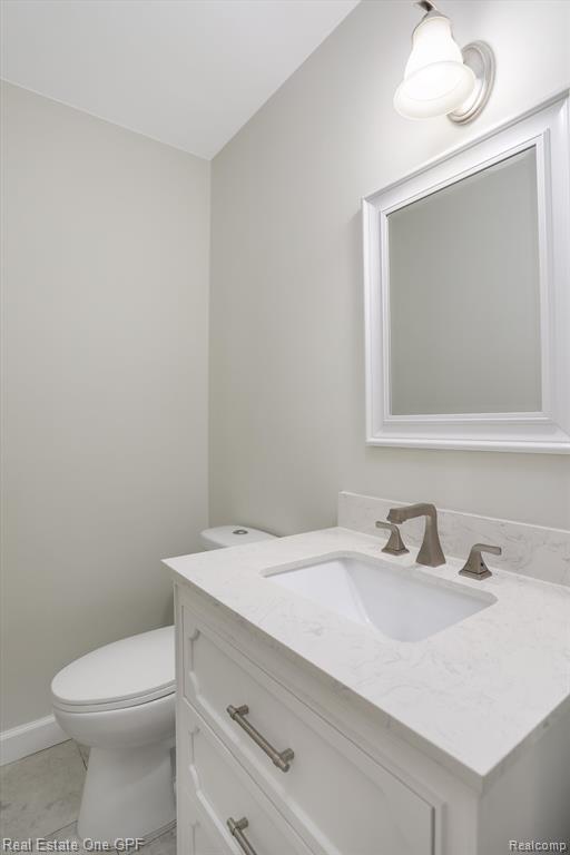 724 South Rosedale Court Grosse Pointe Woods, MI 48080 - Photo 17 of 31