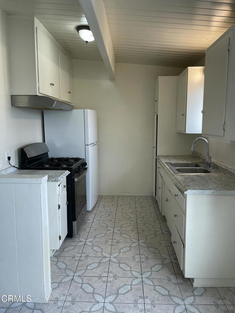 712 South G Street, Unit E Oxnard, CA 93030 - Photo 6 of 14 IMG_0275