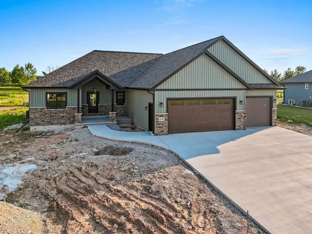 $699,900 | 1650 Sweetbriar Way Green, Green Bay, WI 54311