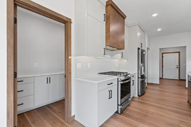 $699,900 | 1650 Sweetbriar Way Green, Green Bay, WI 54311