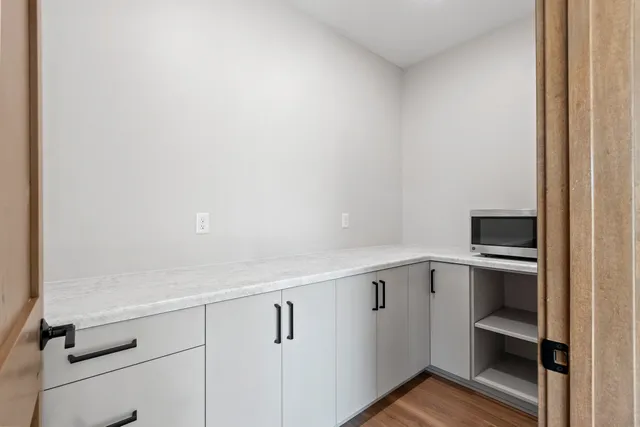 $699,900 | 1650 Sweetbriar Way Green, Green Bay, WI 54311