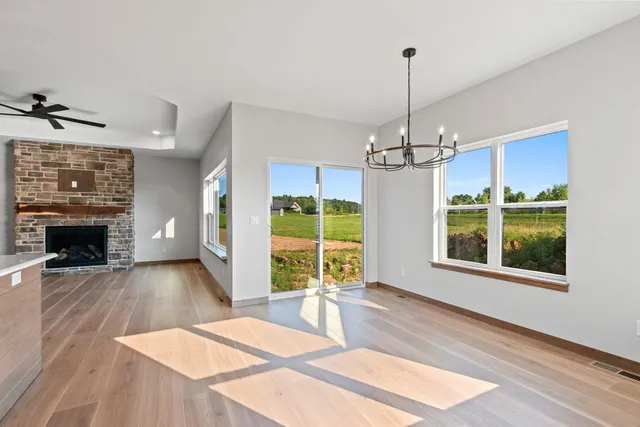 $699,900 | 1650 Sweetbriar Way Green, Green Bay, WI 54311