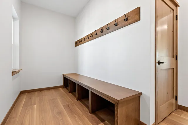 $699,900 | 1650 Sweetbriar Way Green, Green Bay, WI 54311