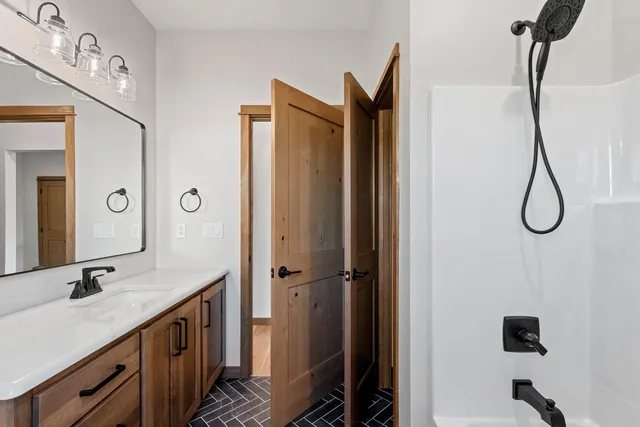 $699,900 | 1650 Sweetbriar Way Green, Green Bay, WI 54311