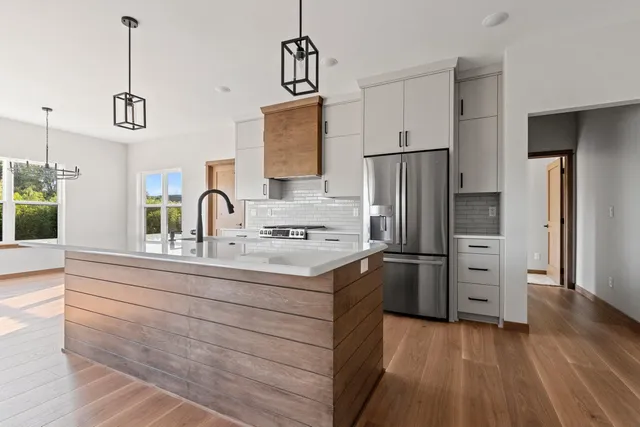 $699,900 | 1650 Sweetbriar Way Green, Green Bay, WI 54311