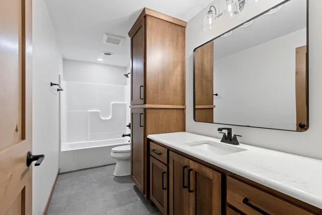 $699,900 | 1650 Sweetbriar Way Green, Green Bay, WI 54311