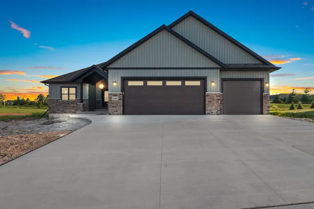 $699,900 | 1650 Sweetbriar Way Green, Green Bay, WI 54311