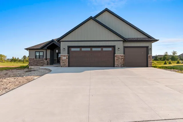 $699,900 | 1650 Sweetbriar Way Green, Green Bay, WI 54311