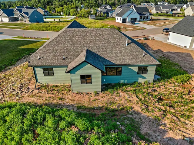 $699,900 | 1650 Sweetbriar Way Green, Green Bay, WI 54311