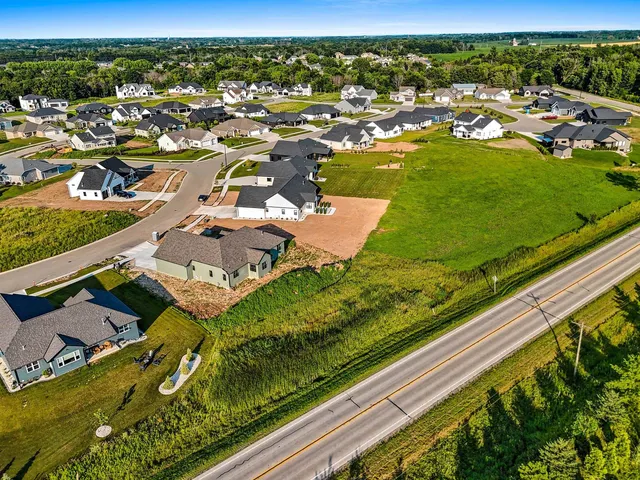 $699,900 | 1650 Sweetbriar Way Green, Green Bay, WI 54311