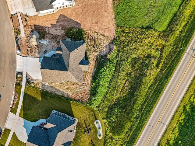 $699,900 | 1650 Sweetbriar Way Green, Green Bay, WI 54311