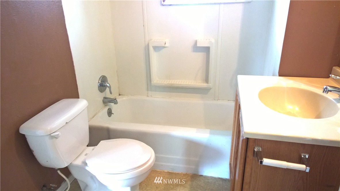 1002 North 4th Street Renton, WA 98057 - Photo 14 of 24