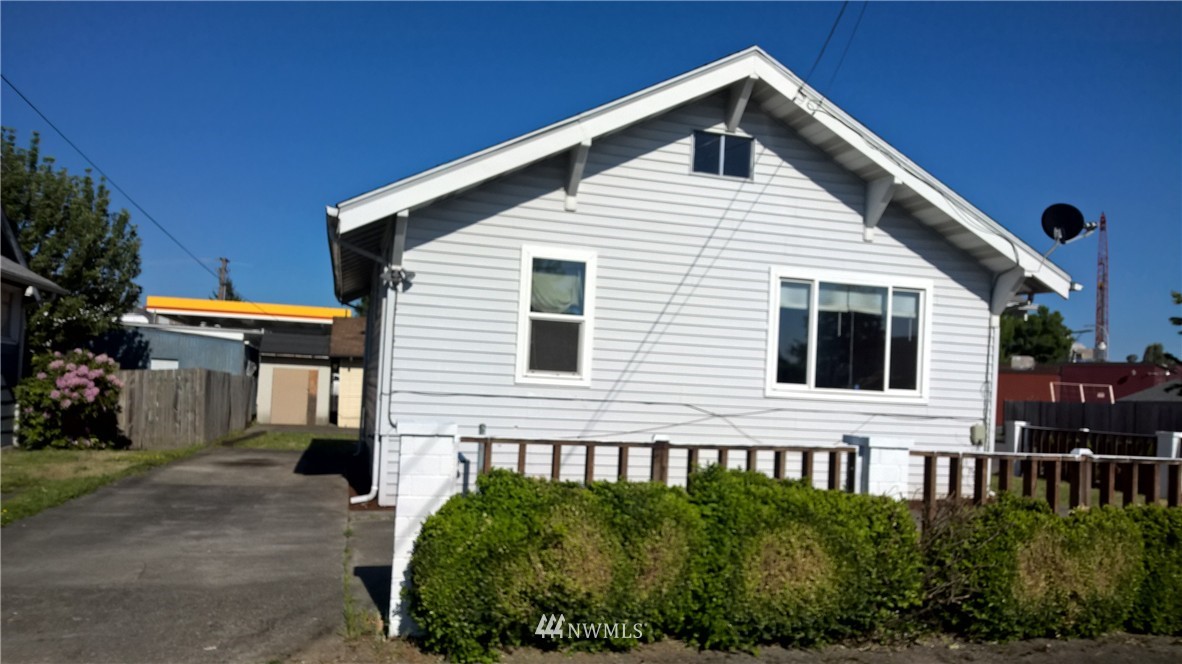1002 North 4th Street Renton, WA 98057 - Photo 8 of 24