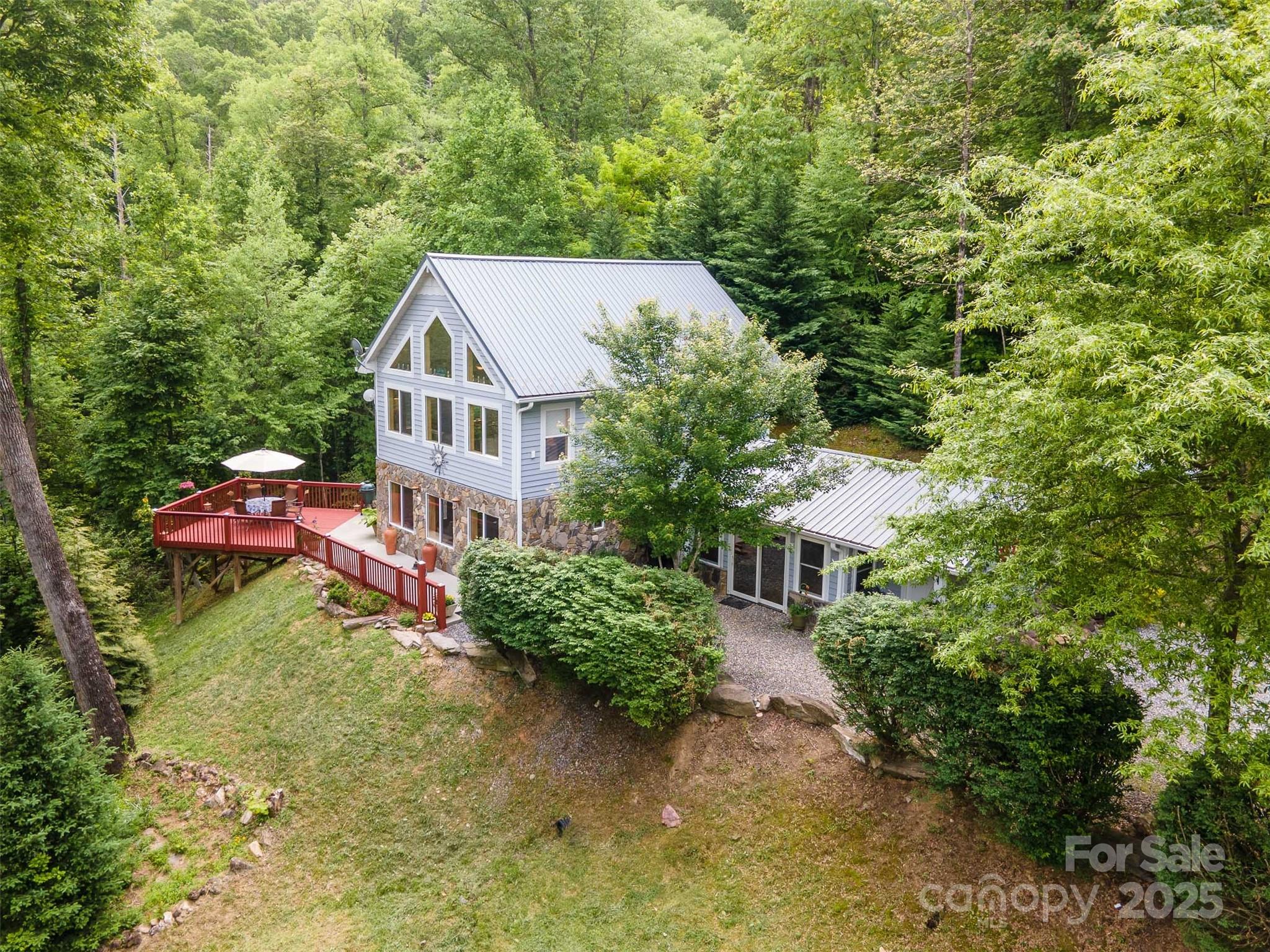 a view of a house with a backyard