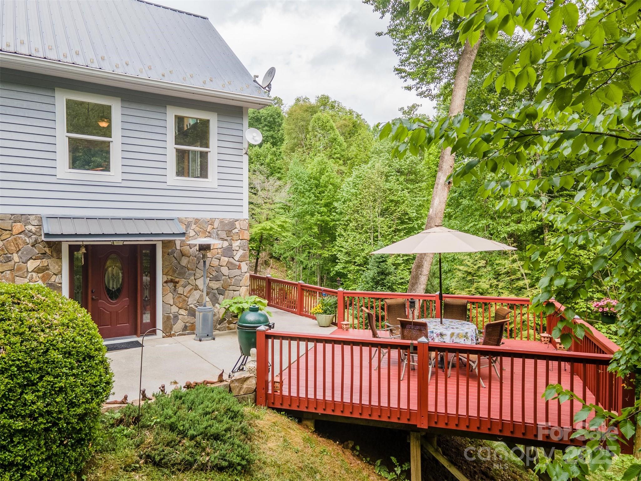 283 Walnut Cv Ridge Bryson City, NC 28713 - Photo 7 of 42 a view of a wooden deck with furniture and a yard