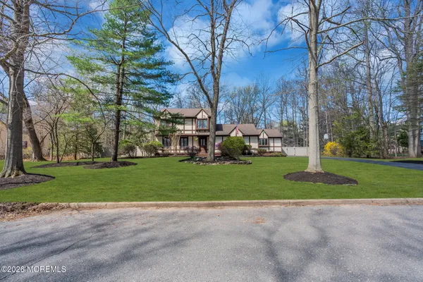 $1,250,000 | 211 Yale Drive, Lincroft, NJ 07738