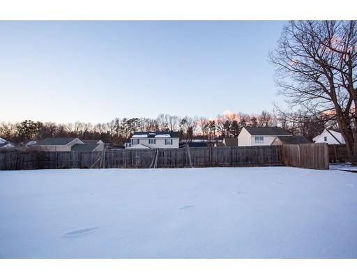 152 Starling Road Springfield, MA 01119 - Photo 27 of 28 a view of outdoor space and yard
