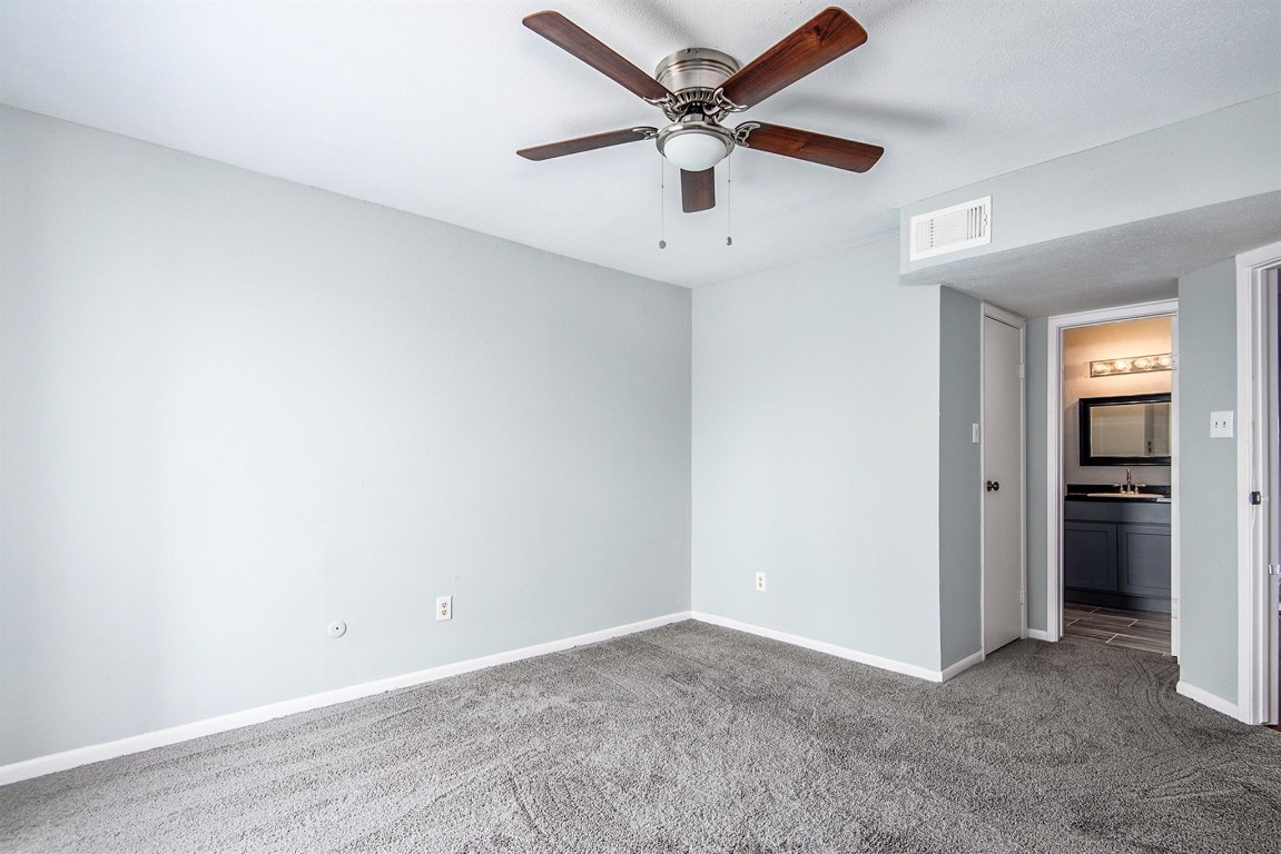 3085 Walnut Bend Lane, Unit 35 Houston, TX 77042 - Photo 11 of 23 an empty room with a ceiling fan and a window