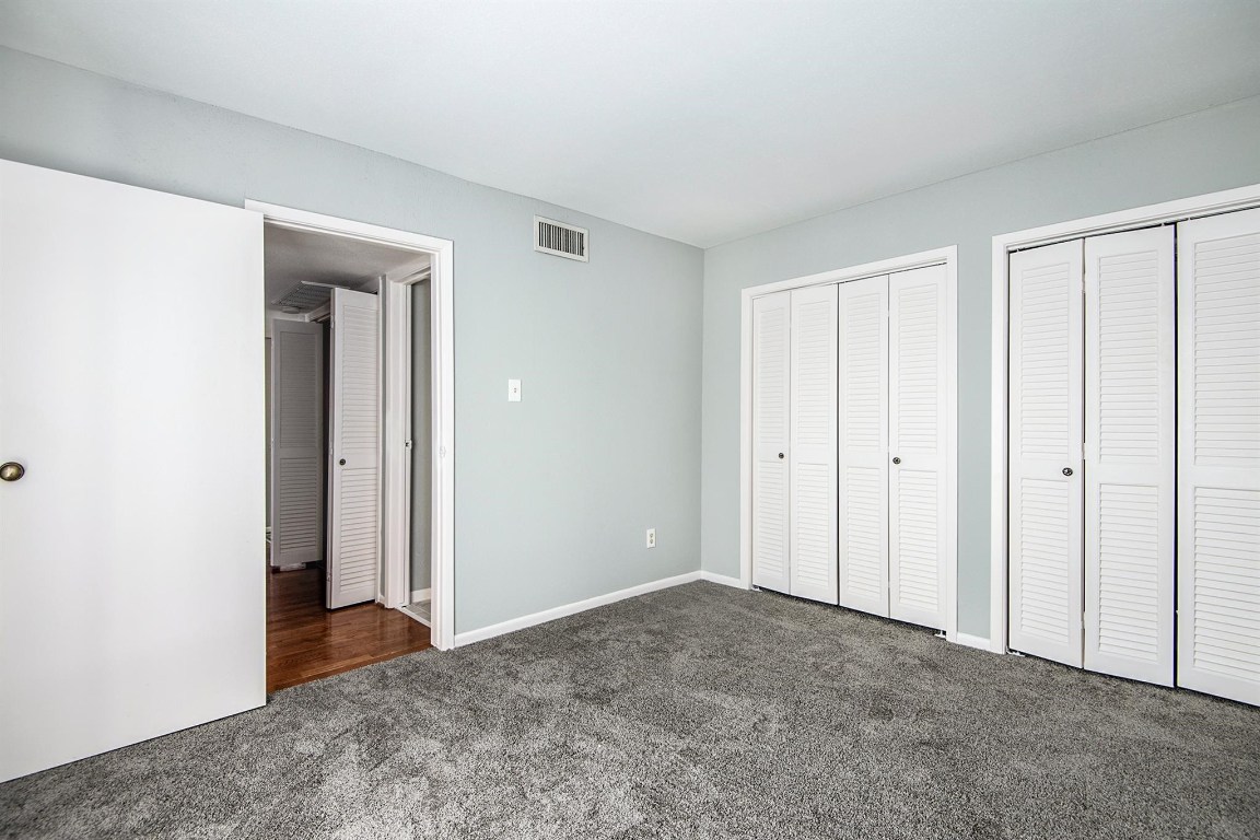 3085 Walnut Bend Lane, Unit 35 Houston, TX 77042 - Photo 20 of 23 a view of an empty room and closet area
