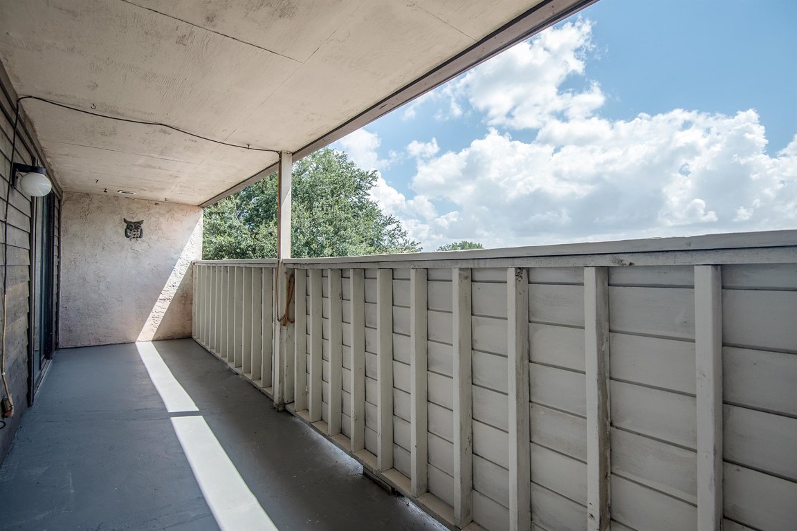 3085 Walnut Bend Lane, Unit 35 Houston, TX 77042 - Photo 23 of 23 a view of a balcony